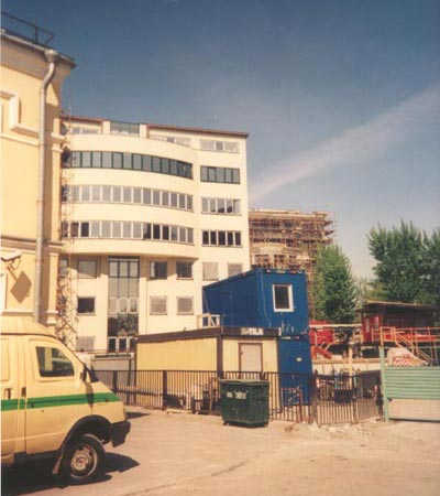 Administrative building of JSC "AK TRANSNEFT" (Moscow). Construction nearing completion.