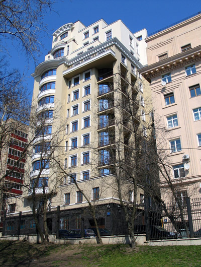 The exclusive 14-storey apartment house on Kapranov Lane with three-level underground parking space.